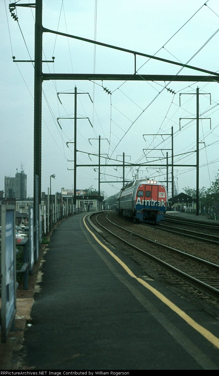 Southbound Amtrak (AMTK) Metroliner