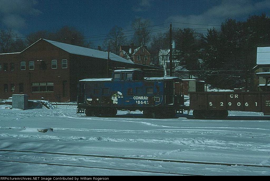 Conrail Caboose No. 18643 and Gondola No. 529061