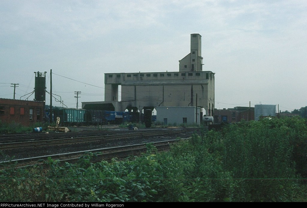 Sanding and Coaling Towers - Conrail's (CR) Rutherford Yard