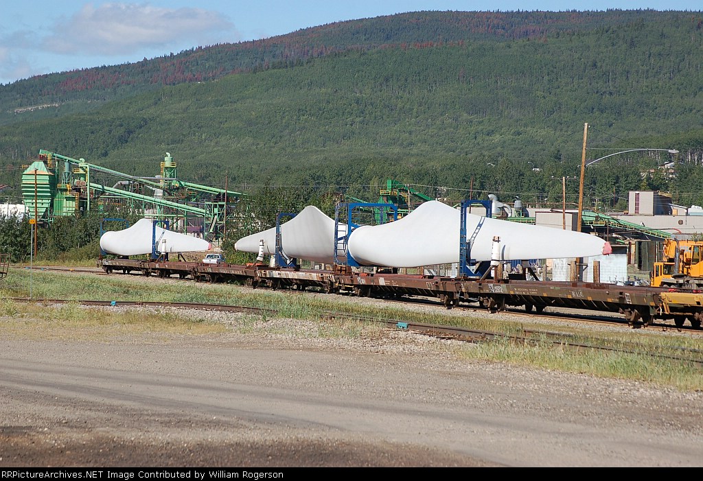 Flat Cars loaded with Windmill Blades
