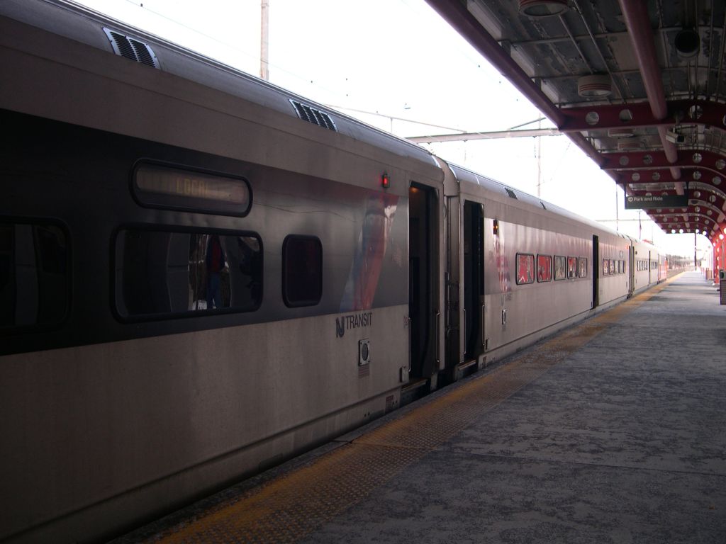 NJ Transit Alp-46 4617 Leads A Local Northbound Train To New York
