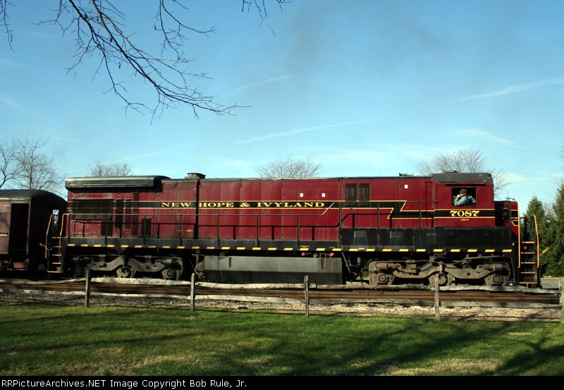 NH&I C30-7,  full side shot