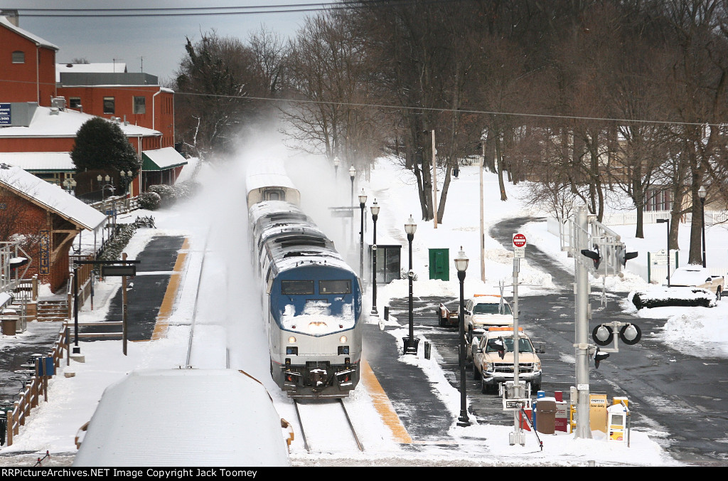Westbound Capitol Limited passes Q249