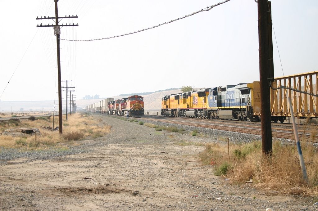 The two railroads of Tehachapi Meet