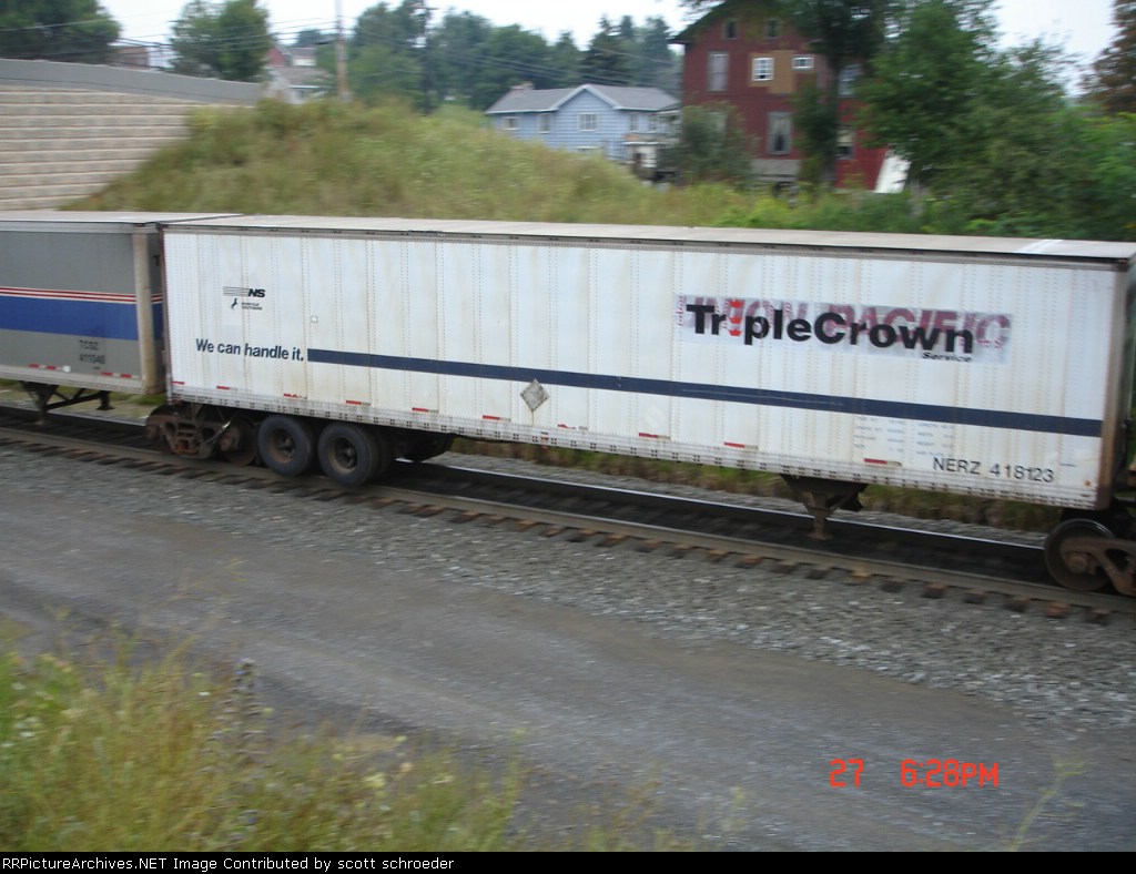 NERZ 418123 RoadRailer EB