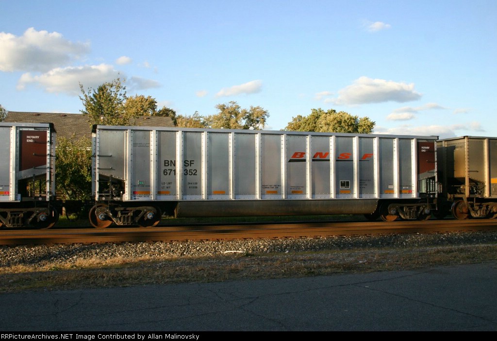 BNSF 671352