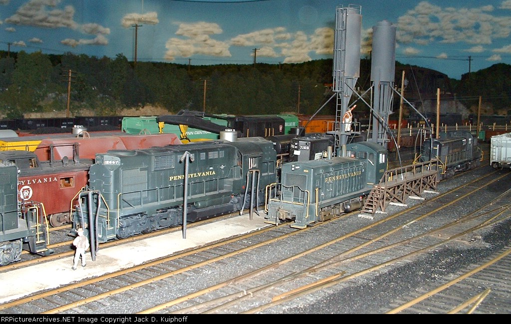 Engine terminal on Rob's O scale layout