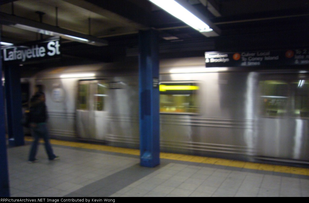 R46 6188 on the F at Broadway-Lafayette Street