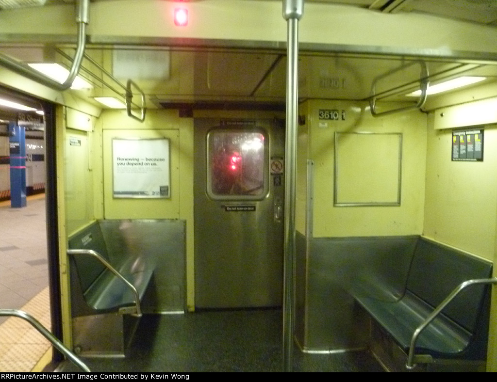 NYCT R32 3610 interior