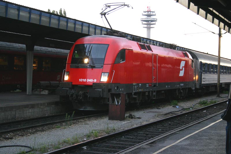 OBB Passenger Locomotive at Wien Sudbahnhof