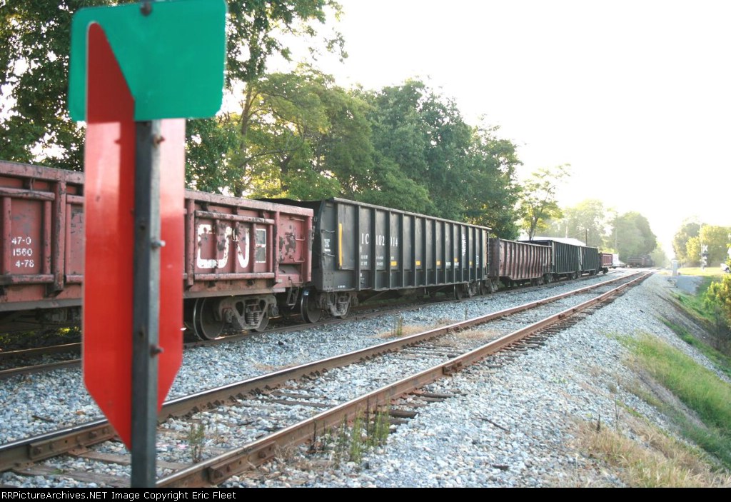 & IC MofW crosstie gondola cars