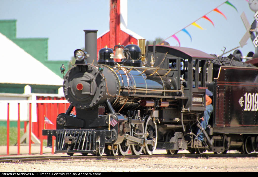 No. 1919 steams out of the station for another circuit on Whiskey River Railway Day 2019