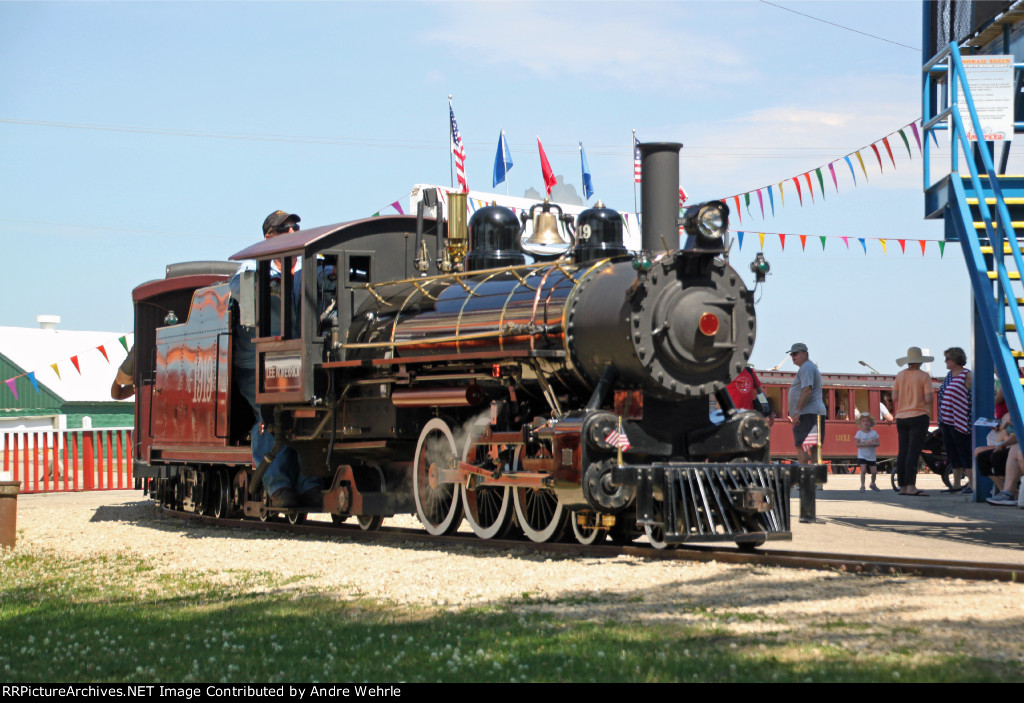 Steaming through the Little Amerricka grounds
