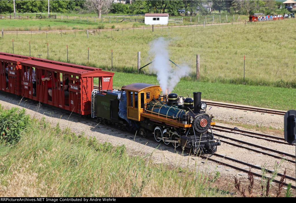 "Oakland Acorn" whistles for the tunnel as "Gracy" heads out to the farms