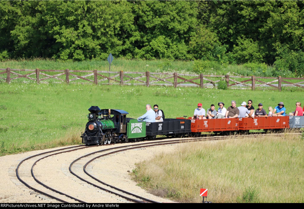 Now little "Gracy" chuffs through the curve