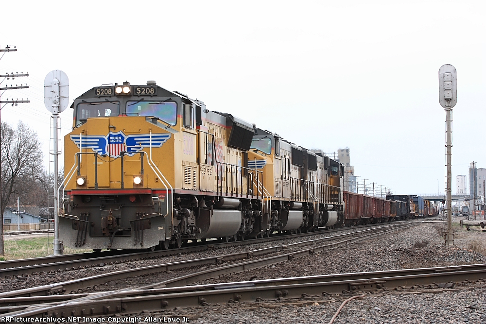 UP 5208 west
