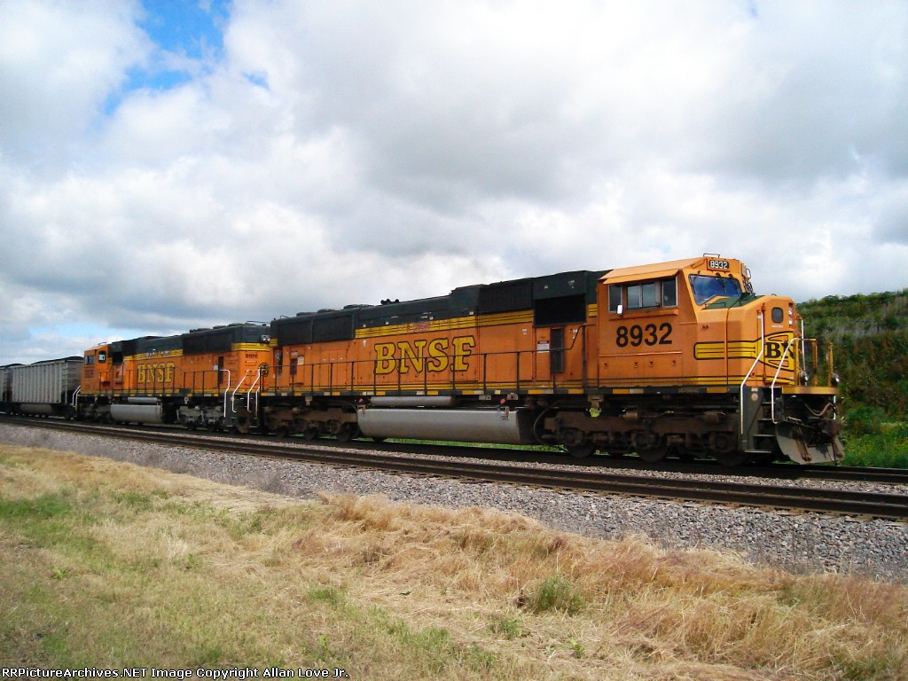 BNSF 8932 east