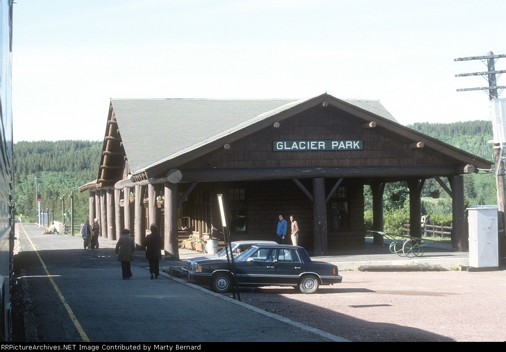 AMTK Glacier Park Station