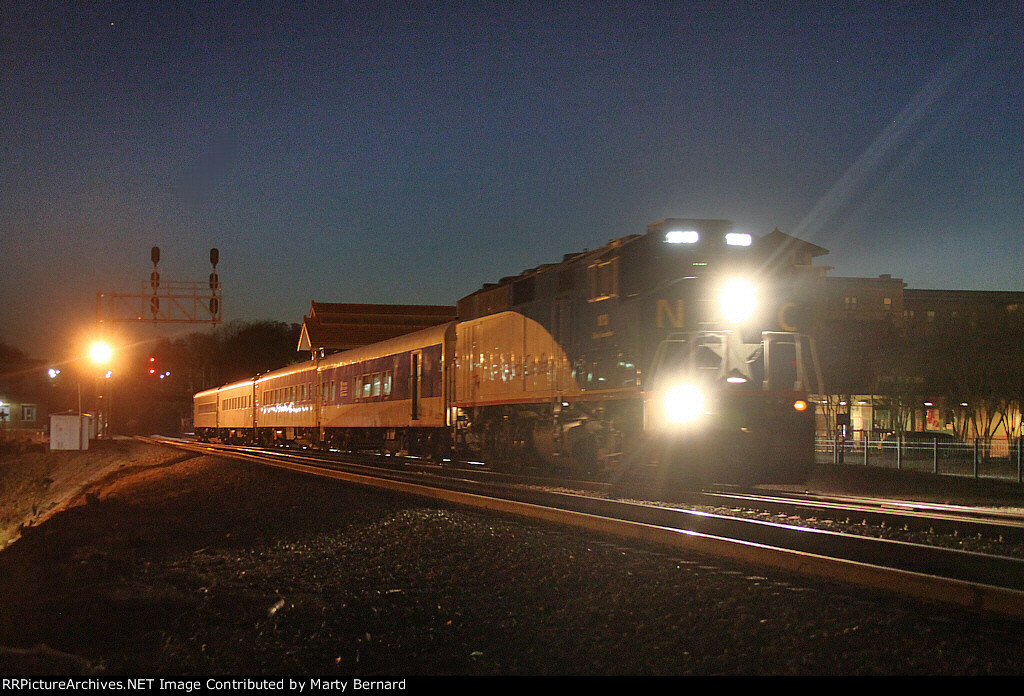 RNCX 1810 "City of Greensboro" with Tr 76