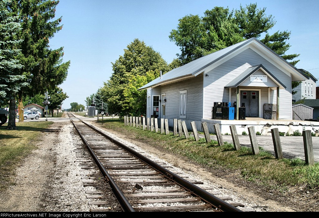 Northbound tracks through Mancelona