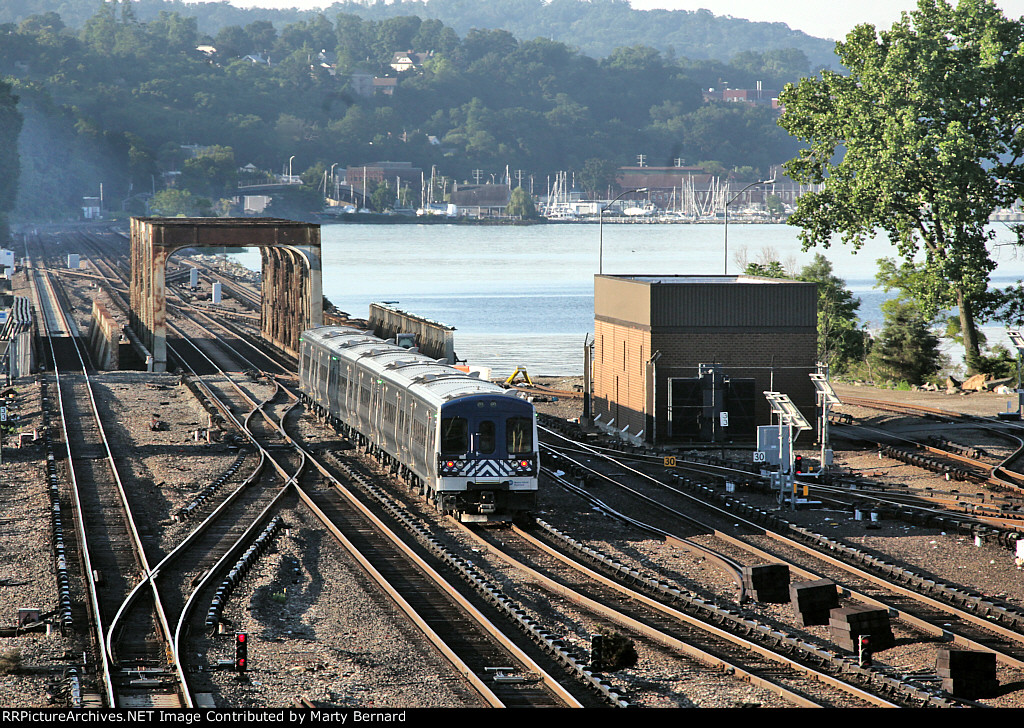 SB Metro North EMU