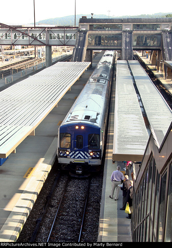 NB Metro North EMU