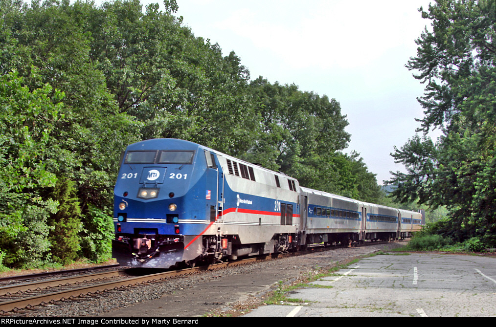 MNCR 201 With Tr 1938, the Waterbury Shuttle