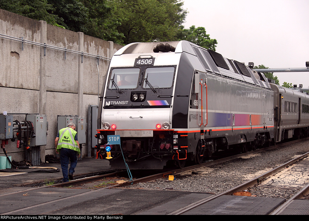 NJT 4506, Just Arrived at Yard and Being Blue Flagged (Metal Flag and Blue Light)