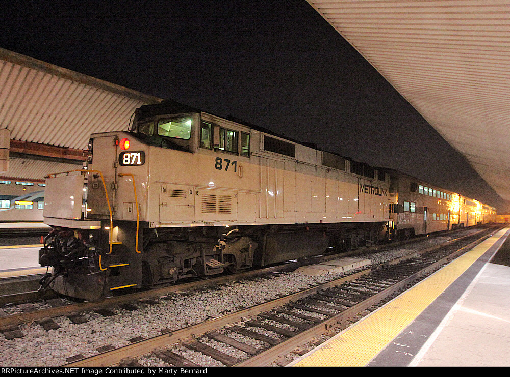 Metrolink 871 About to Take Tr 221 to Lancaster