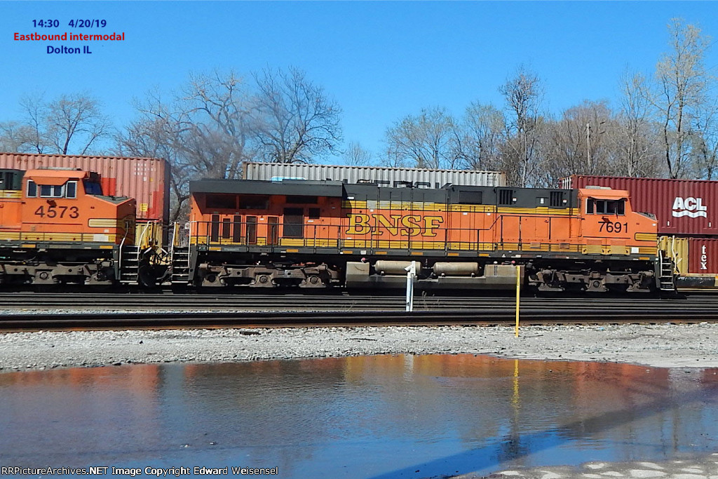 Eastbound stacker with BNSF power