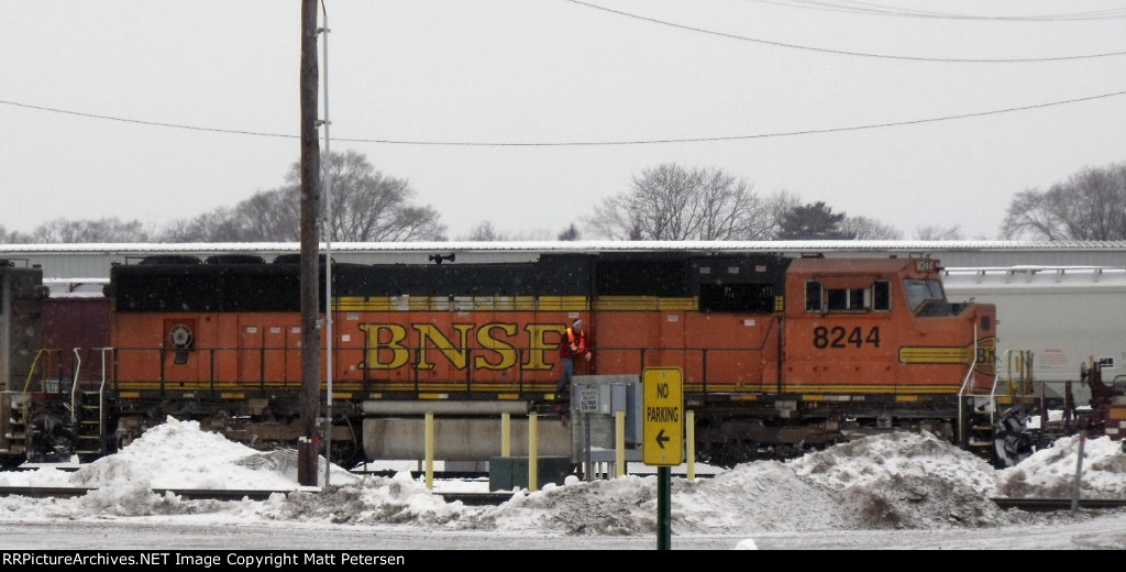 BNSF 8244