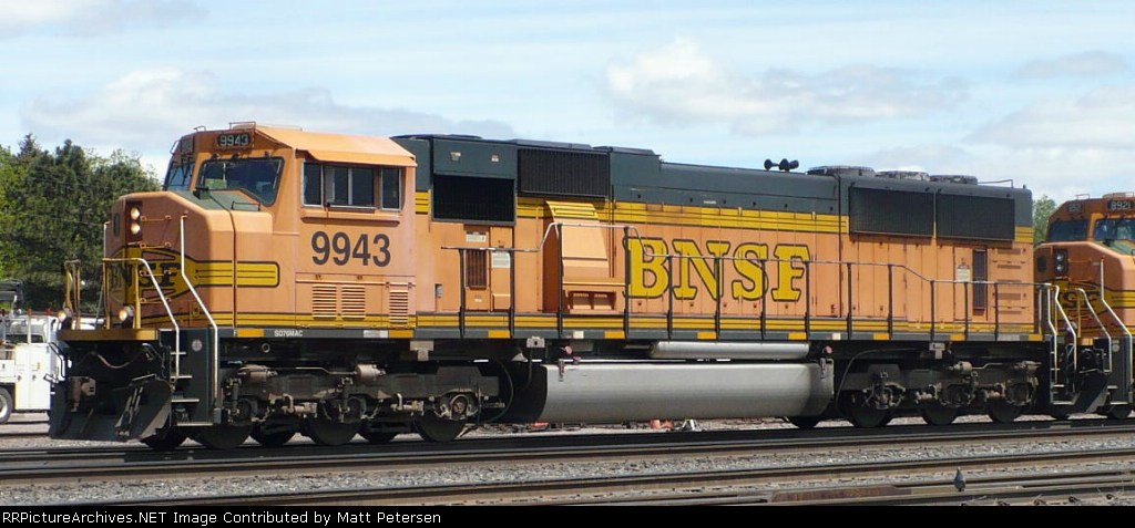 BNSF 9943