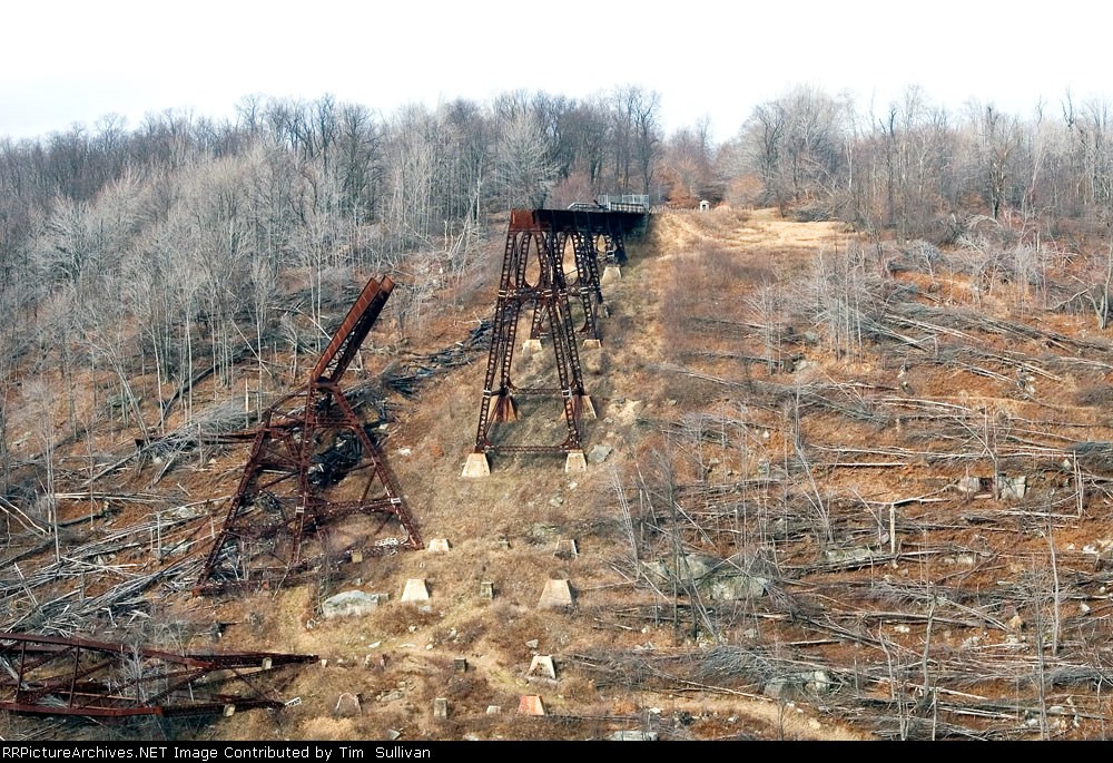 A closer look at the east end of the bridge