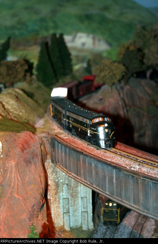 Pennsy F units haul the tonnage