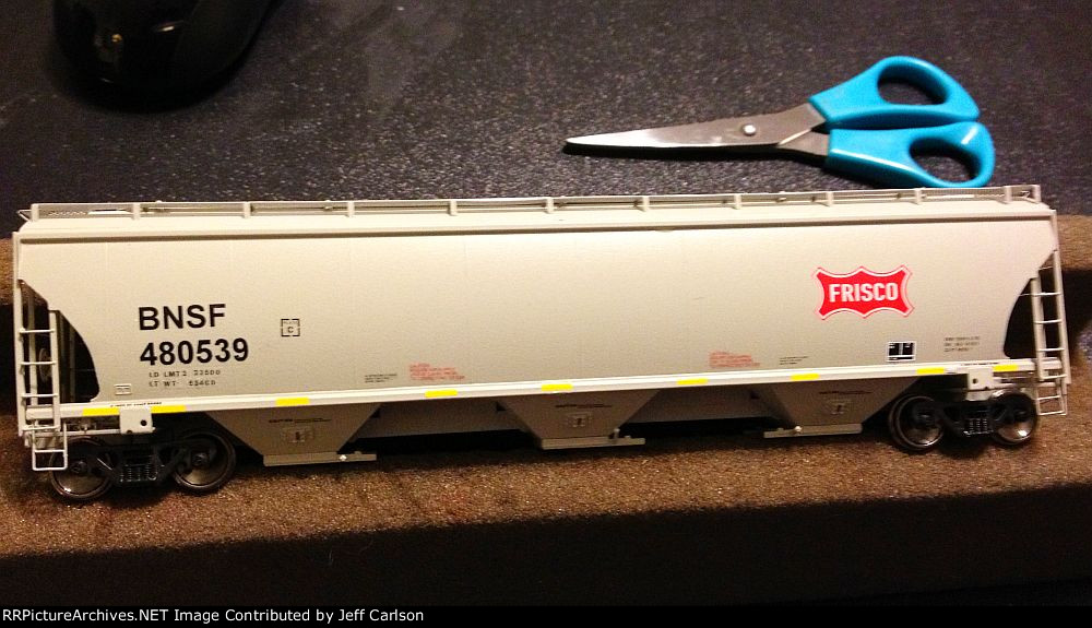 HO BNSF/Frisco "Heritage" hopper