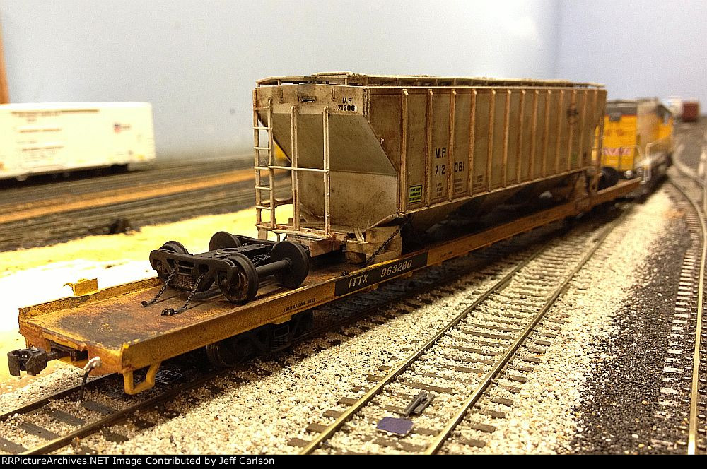 ITTX flat hauling wwecked MP hopper