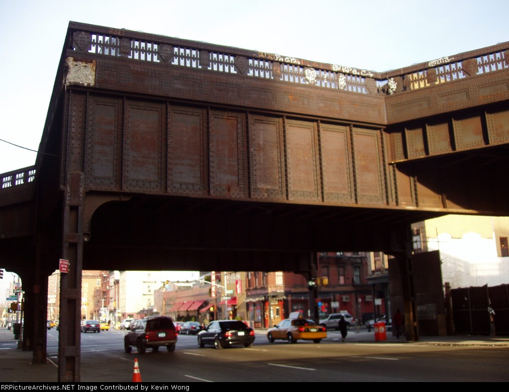 The massive superstructure over 10 Avenue