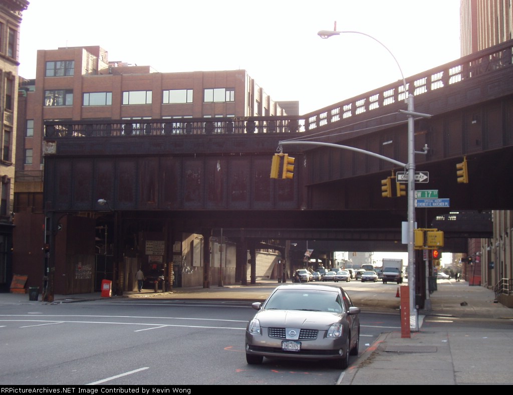 High Line over 10 Avenue at 17 Street