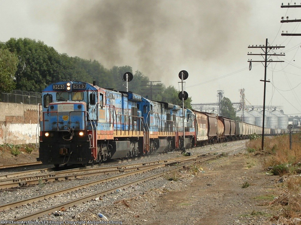 Ferromex C30-7s 3583 + 3537 + 3541