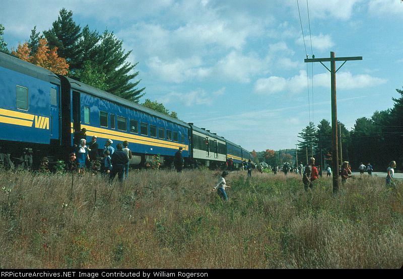 Railfans unloading for the Photo Run-by