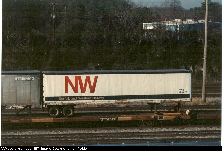 N&W trailer
