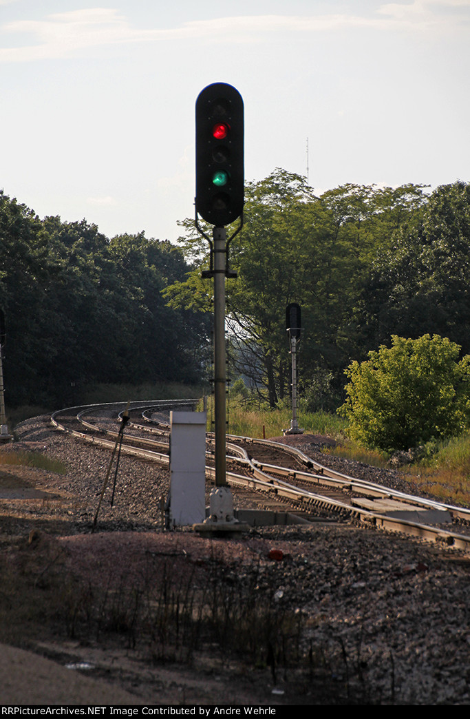 Diverging clear into the east end of the siding