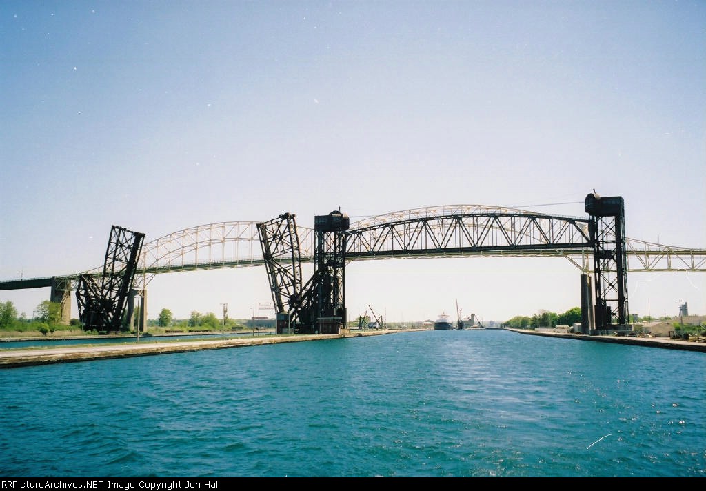 2 of the 3 moveable spans of the international bridge