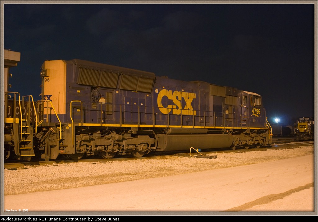 CSX 4796 of Q526 waits in the yard
