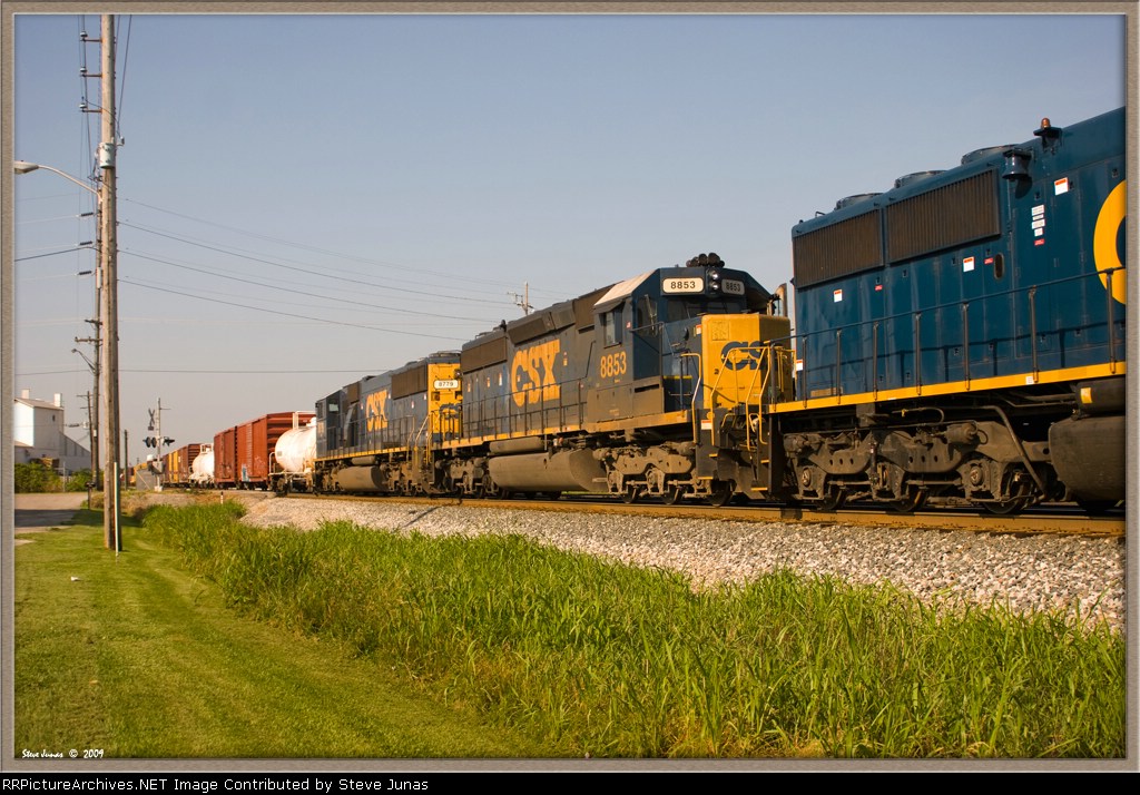 Q574 passes Memphis Junction yard