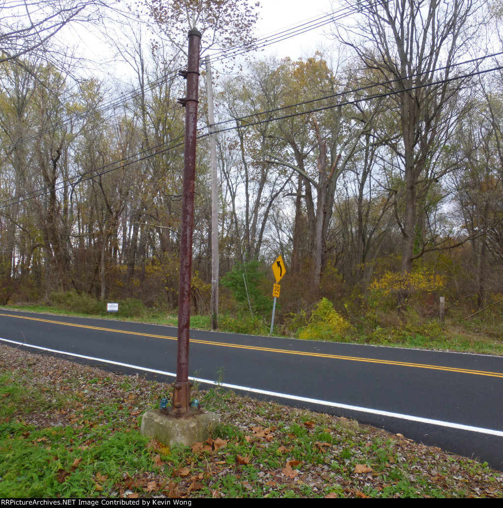 Crossing signal post,  Lehigh & Hudson rail line at Long Bridge Road