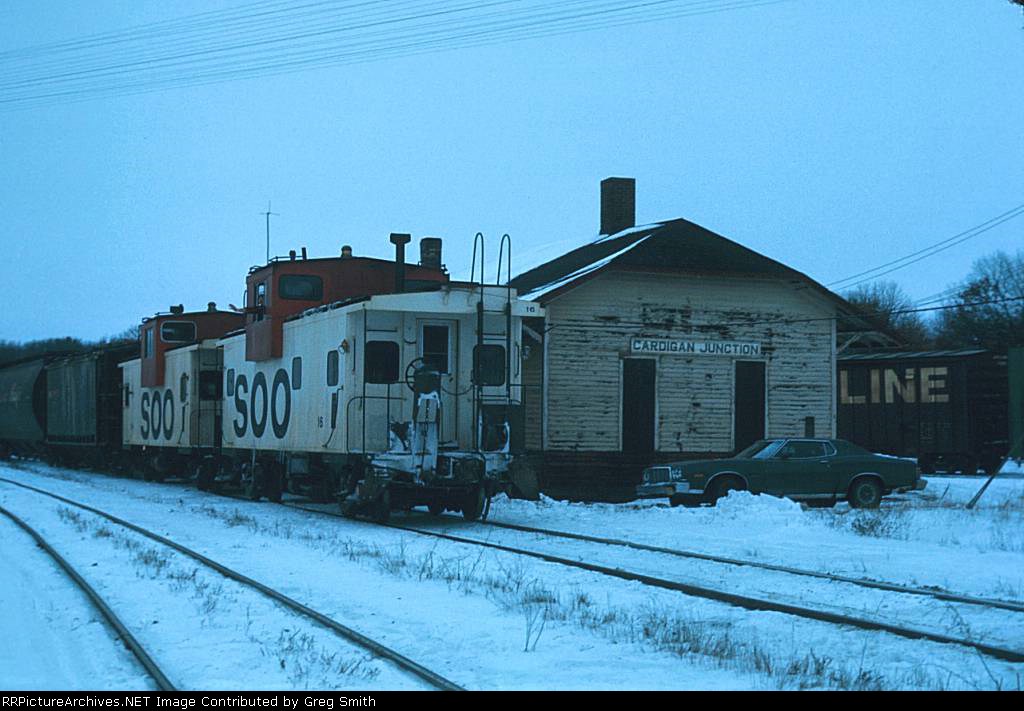 Soo Line eastbound at Cardigan Junction
