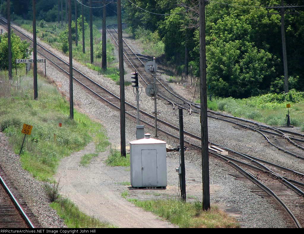 070706002 New 4-lamp signal masts are being installed to replace searchlights at BNSF/CP CTC Newport