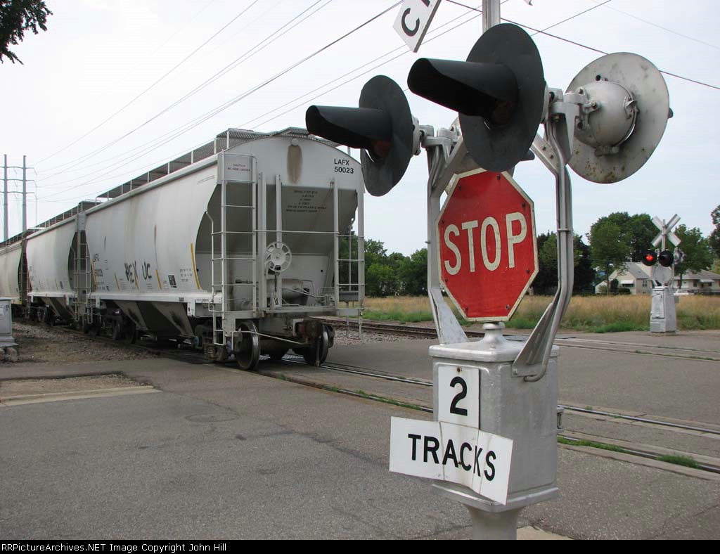 070722010 BNSF Grove switcher passes Griswold signals at 22nd Ave NE