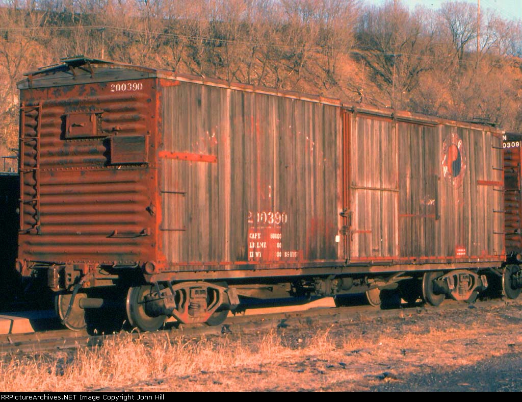 1028-25a NP 200390 at former NP commissary & coach yard